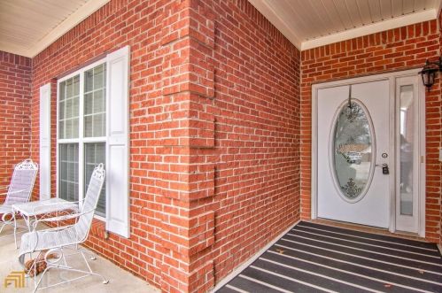 339 Crossroads Dr, Social Circle, GA 30025-2774