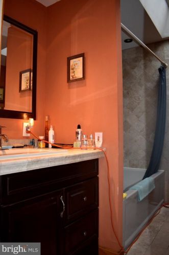 6024 10th St, Philadelphia PA 19147-1917 exterior