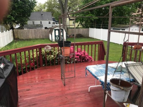 13 Walnut St, Bloomingdale, NJ 07403-1818