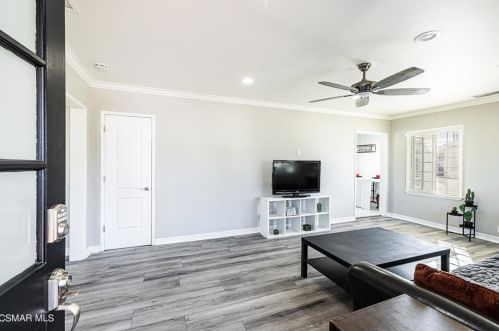 7662 Paso Robles Ave, Van Nuys CA  91406-2141 exterior