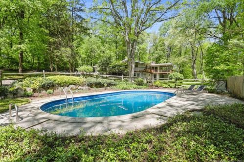 90 Signal Hill Rd, Wilton, CT 06897-1932