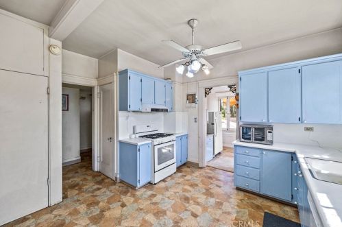 5216 Victoria Ave, Riverside CA  92506-1565 exterior
