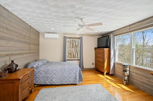 506 Chopmist Hill Rd, Glocester, RI 02814-2527