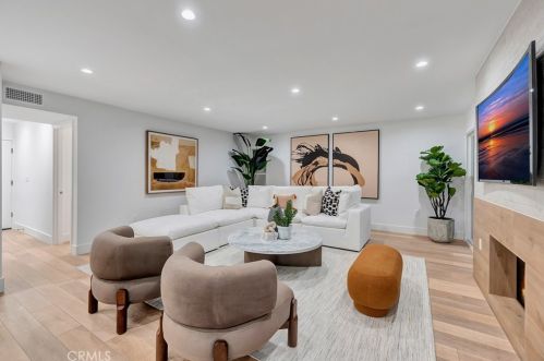 5892 Bellfield Ln, Huntington Beach CA  92648-1041 exterior
