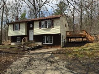 71 Hunt Rd, Columbia, CT 06237-1506