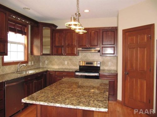 10509 Manchester Dr, Peoria IL  61615-8891 exterior