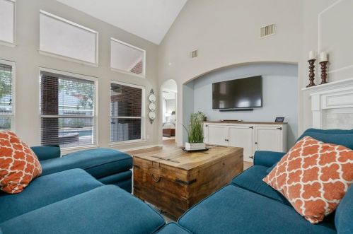 130 Evangeline Oaks Cir, Conroe TX  77384-5010 exterior