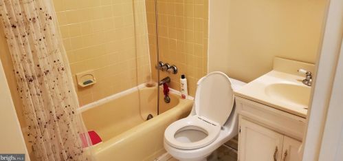 4211 Isbell St, Silver Spring MD 20906-4220 exterior