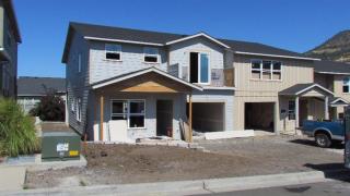 233 Dunthorpe Dr, Medford, OR 97504-9682