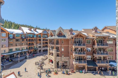 9001 Northstar Dr, Truckee CA  96161-4254 exterior
