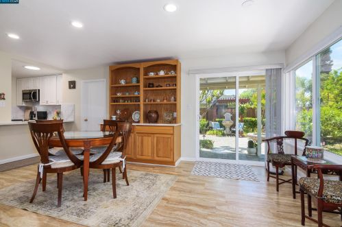 3381 El Monte Dr, Concord CA  94519-2806 exterior