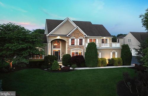 560 Duquesne Rd, York, PA 17402-8881