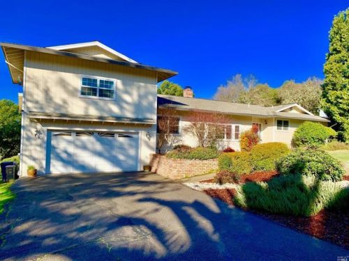1260 Sequoia Plz, Ukiah, CA 95482-3630