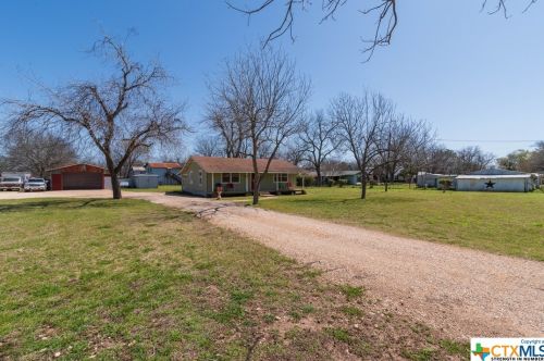 207 Crockett St, Martindale, TX 78655-3976