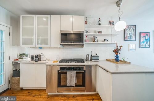 404 Iseminger St, Philadelphia PA  19147-6215 exterior