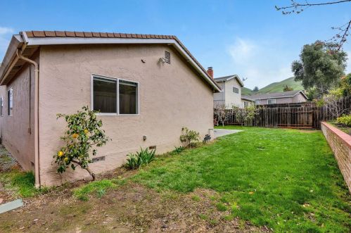 2174 Lacey Dr, Milpitas CA 95035-6122 exterior