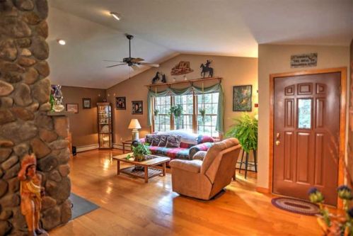 205 Bee Hole Rd, Concord, NH 03307-1318
