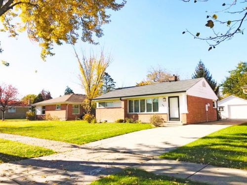 8206 Ozark Ave, Niles IL  60714-2528 exterior