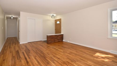 4 White Oak St, Arlington Hts, IL 60005-3129