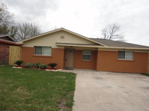306 Brownell St, Morgans Point TX  77571-3014 exterior