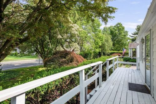 38 Riverside Ln, Riverside, CT 06878-1319