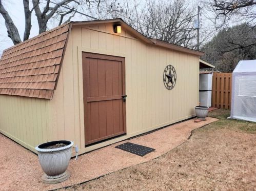 716 Candlewood Rd, Fort Worth TX  76103-1114 exterior