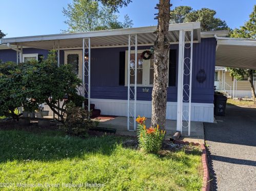 83 Beaver Ave, Lakehurst, NJ 08759-3664