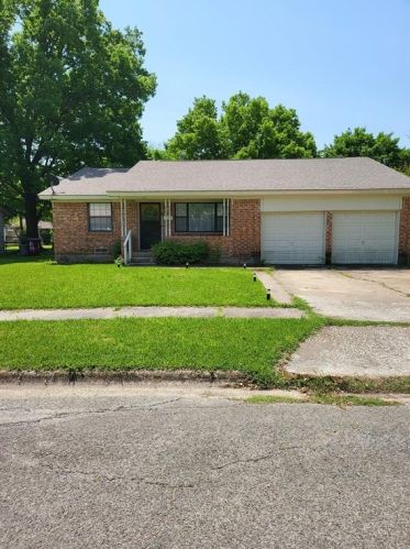111 Cunningham St, Bonham, TX 75418-2424