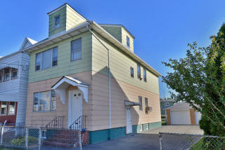 44 Market St, Outwater, NJ 07026-3774