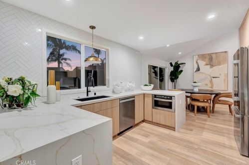 5892 Bellfield Ln, Huntington Beach CA  92648-1041 exterior