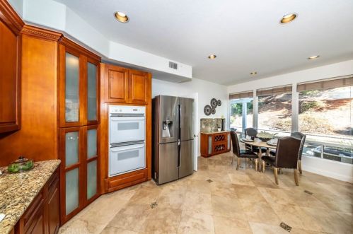 7551 Hollow Oak Rd, Anaheim CA  92808-1429 exterior