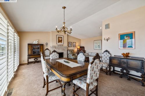 27991 Edgecliff Way, Hayward, CA 94542-2135