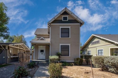 4328 9th St, Riverside, CA 92501-3106