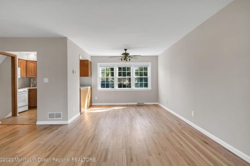 33 Frost Cir, Middletown, NJ 07748-2305