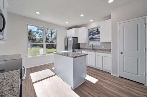 1321 Briar Cliff St, Conroe TX  77385-9740 exterior