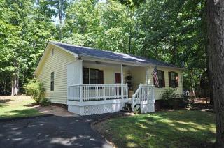 30 Maplevale Dr, Bybee, VA 22963-2757