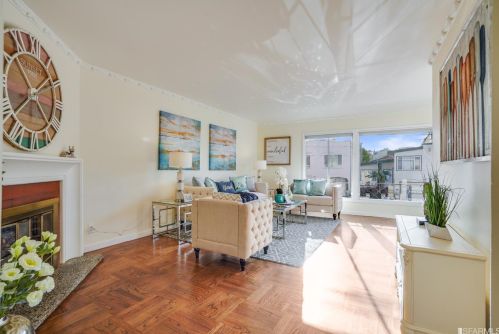 447 Girard St, San Francisco CA 94134-2109 exterior