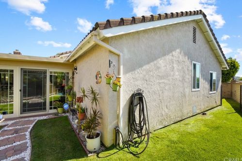 260 Brookside Ct, Anaheim CA  92808-1204 exterior