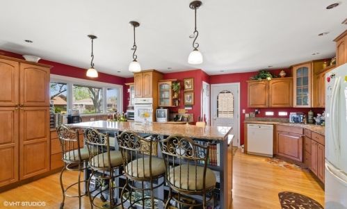 7229 Lill St, Niles, IL 60714-2225