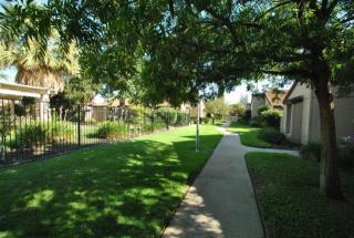 1840 Cougar Ln, Clovis, CA 93611-2071