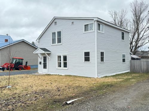 36 Turner St, Presque Isle, ME 04769-2102