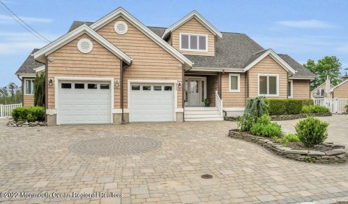 611 Winthrop Dr, Lacey, NJ 08731-1932