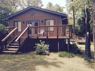 29195 Hunt Club Dr, Courtland, VA 23837-2036