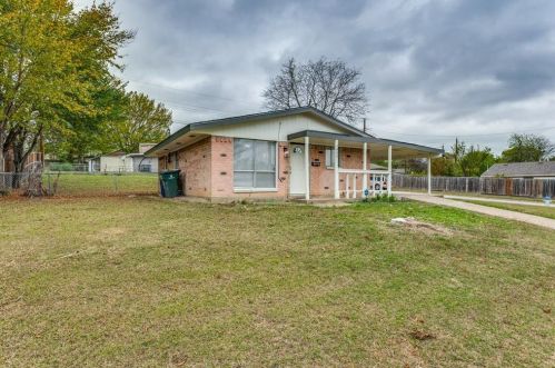 1425 Curtis Dr, Garland TX  75040-8058 exterior