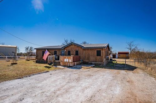 6214 Big Horn Dr, Granbury, TX 76048-7585