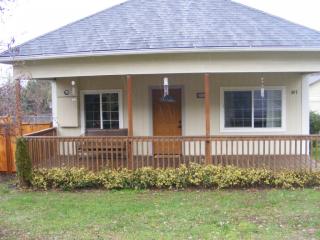 597 Ramp St, Roseburg, OR 97470-3837