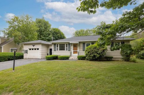 3 Princeton St, Portsmouth, NH 03801-4127