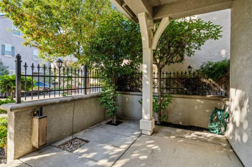 2128 Wellington Dr, Tracy, CA 95376-8750