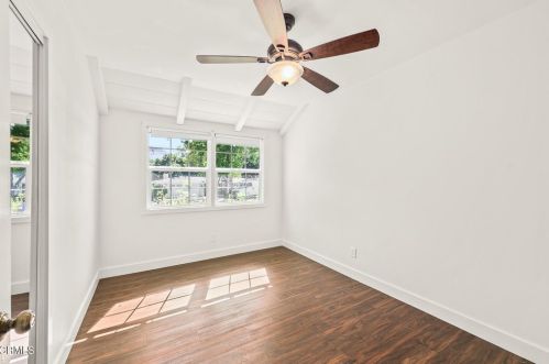 3855 Altura Ave, Glendale CA 91214-3456 exterior