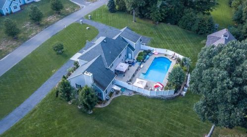 12 Night Hawk Ln, Sandy Hook, CT 06482-1591